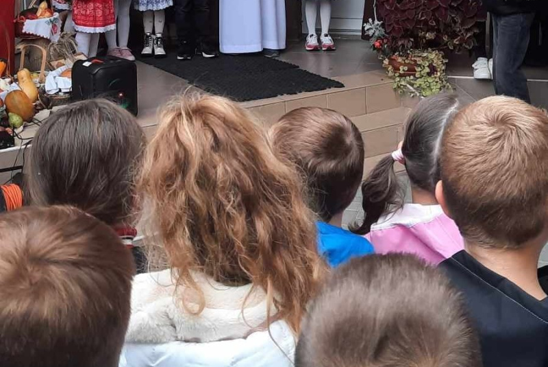 Diecézny školsky úrad - oznamy / Požehnanie úrody v Cirkevnej základnej škole sv. Jána Bosca - foto