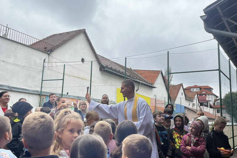 Diecézny školsky úrad - oznamy / Požehnanie úrody v Cirkevnej základnej škole sv. Jána Bosca - foto