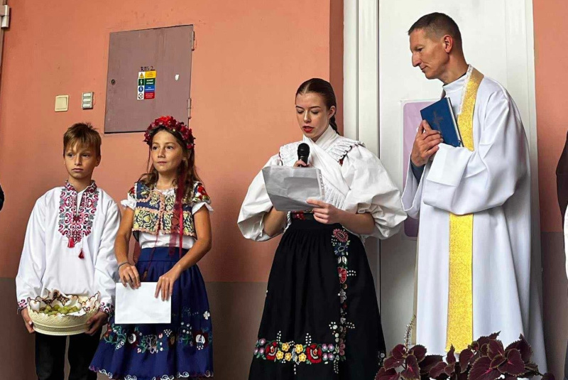 Diecézny školsky úrad - oznamy / Požehnanie úrody v Cirkevnej základnej škole sv. Jána Bosca - foto